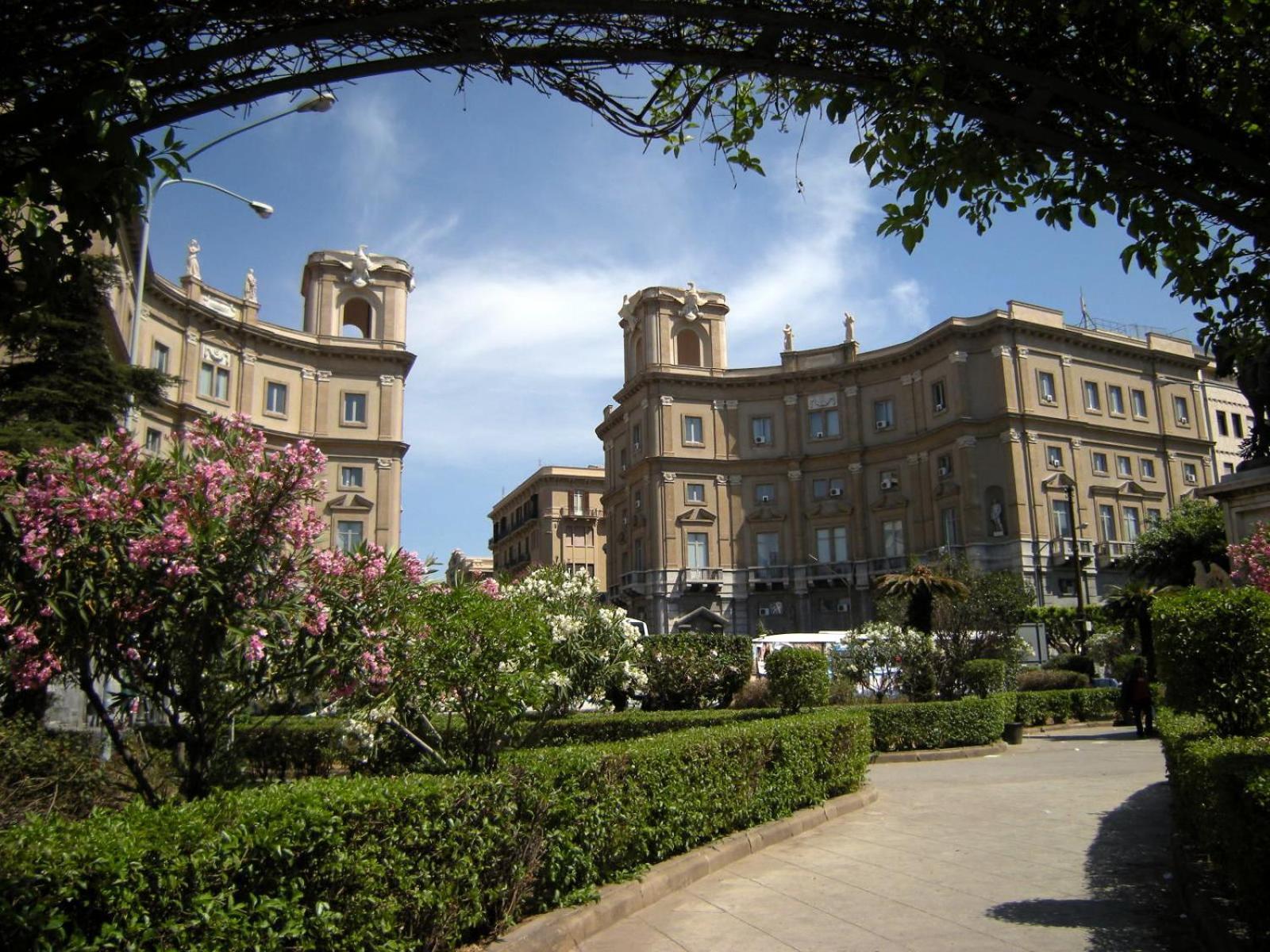 Apartament Dimora Di Maury A Due Passi Dai Trasporti E Da Ballaro ปาแลร์โม ภายนอก รูปภาพ